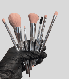 Makeup brushes for cosmetics application, featuring various sizes and shapes.